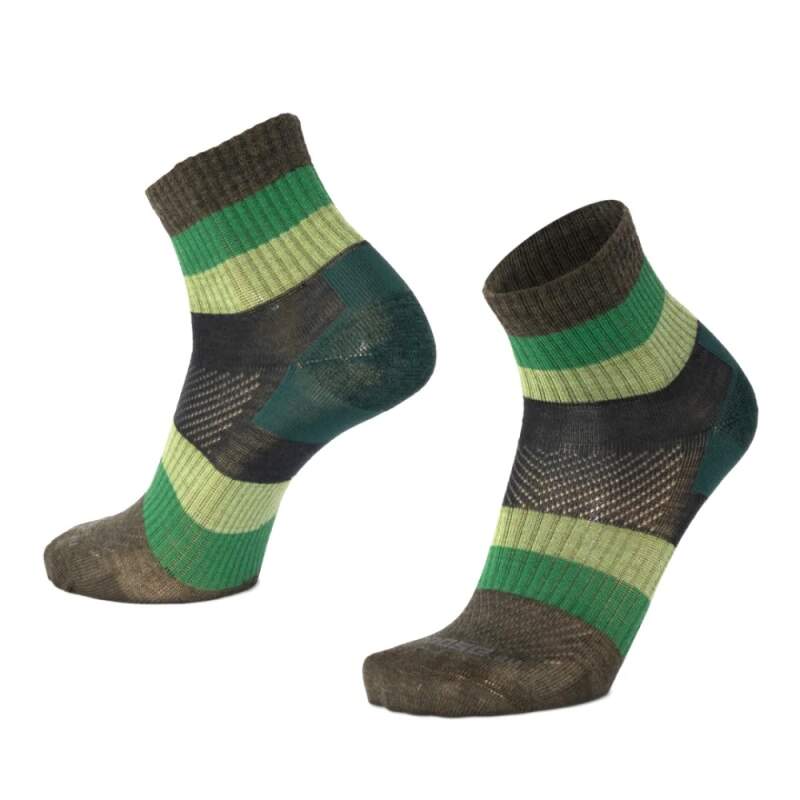 Levně ORLIK RIBBON kotníkové pruhované merino ponožky Moose zelená L 1 pár
